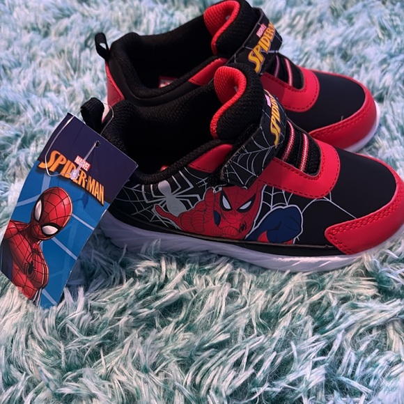 Marvel - Picture 3 of 7